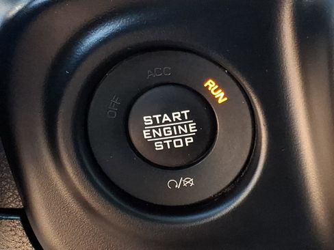 Used 2021 Jeep Wrangler Sport S image 30