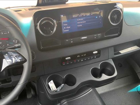 Used 2025 Mercedes-Benz Sprinter 2500 image 23