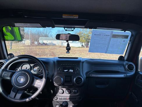 Used 2012 Jeep Wrangler Unlimited Sport image 10