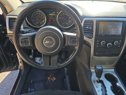 Used 2011 Jeep Grand Cherokee Laredo image 15