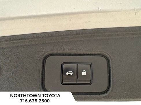 Used 2023 Nissan Pathfinder SL w/ Black Appearance Package AWD/4WD image 28