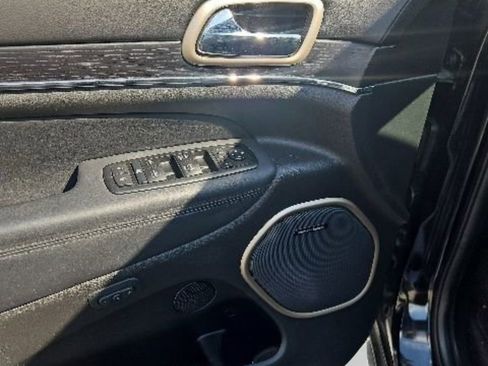 Used 2015 Jeep Grand Cherokee Summit AWD/4WD image 9
