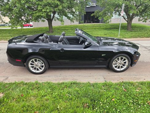 Used 2010 Ford Mustang GT Premium RWD image 8
