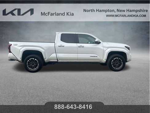 Used 2025 Toyota Tacoma TRD Sport w/ TRD Sport Upgrade Package AWD/4WD image 7