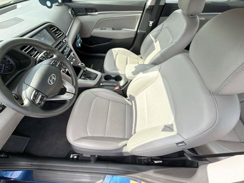 Used 2020 Hyundai Elantra Limited w/ Cargo Package (C1) FWD image 3
