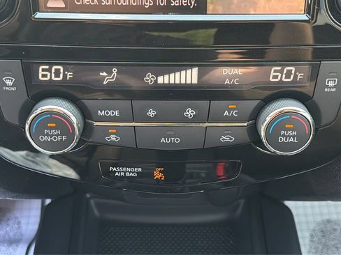 Used 2018 Nissan Rogue SV w/ Premium Package AWD/4WD image 32