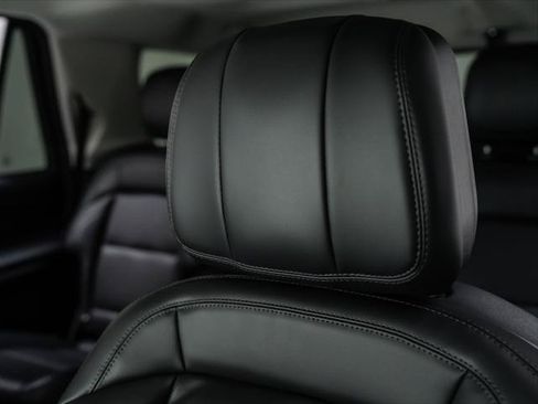 New 2026 Lincoln Navigator Premiere AWD/4WD image 14