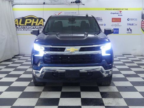Used 2022 Chevrolet Silverado 1500 LT AWD/4WD image 2