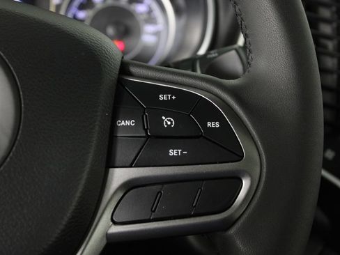 Used 2020 Jeep Cherokee Latitude Plus FWD image 26