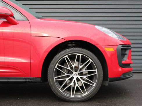 Certified 2022 Porsche Macan image 12