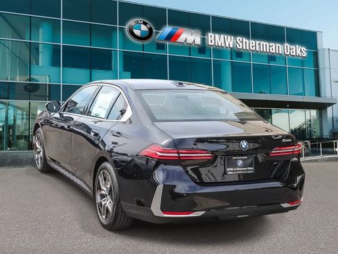 New 2026 BMW 530i w/ Convenience Package RWD image 6