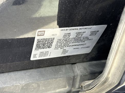 Used 2023 Chevrolet Suburban LT image 32