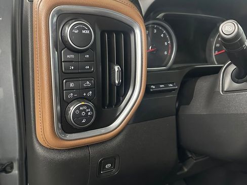 Used 2020 Chevrolet Silverado 1500 High Country w/ Technology Package AWD/4WD image 15
