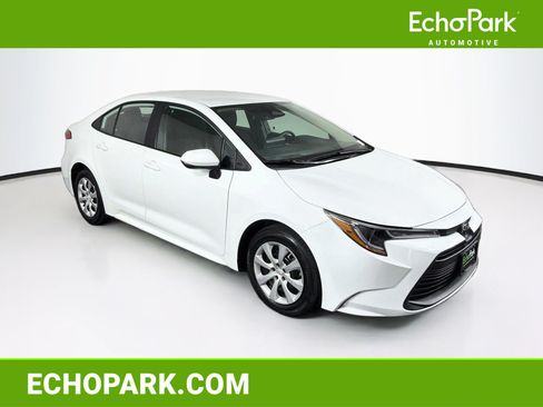 Used 2025 Toyota Corolla LE FWD image 1