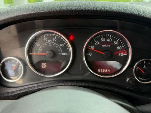 Used 2013 Jeep Wrangler Rubicon AWD/4WD image 17
