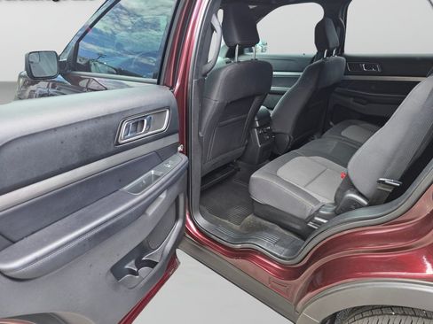 Used 2018 Ford Explorer XLT w/ Equipment Group 201A AWD/4WD image 21