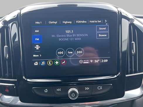 Used 2023 Chevrolet Traverse LT w/ Midnight/Sport Edition image 10