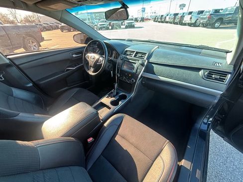 Used 2017 Toyota Camry SE w/ Moonroof Package image 3
