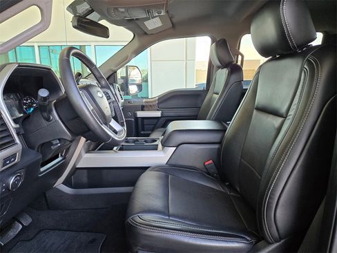 Used 2019 Ford F250 Lariat w/ Chrome Package image 9