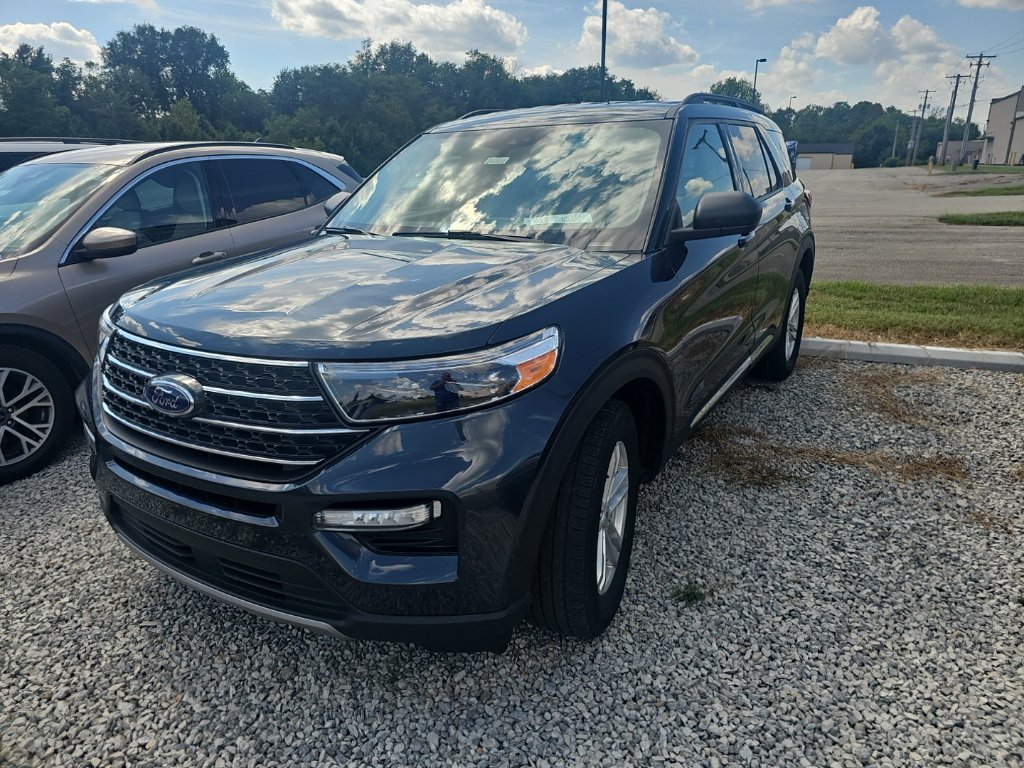 Used 2023 Ford Explorer XLT w/ Equipment Group 202A AWD/4WD image 3