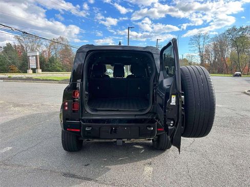 Used 2023 Land Rover Defender 110 X-Dynamic SE image 7