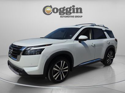 Certified 2025 Nissan Pathfinder Platinum