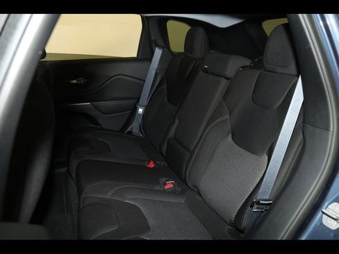 Used 2019 Jeep Cherokee Latitude w/ Popular Appearance Group image 25