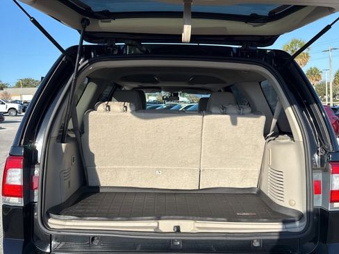 Used 2016 Lincoln Navigator Select image 12