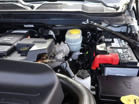 Used 2020 RAM 2500 Laramie w/ Night Edition image 40