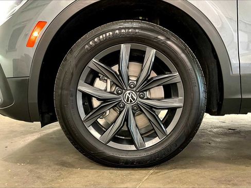 Used 2024 Volkswagen Tiguan SE image 12