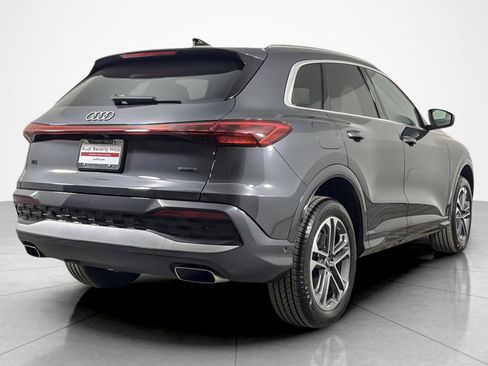Used 2025 Audi Q5 Premium w/ Convenience Package image 5