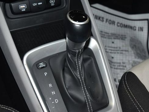 Used 2024 Hyundai Venue SEL image 14