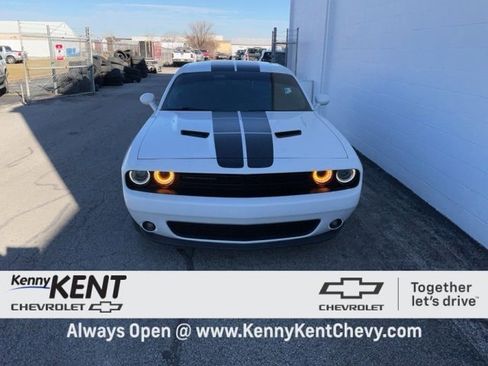 Used 2016 Dodge Challenger SXT Plus image 5