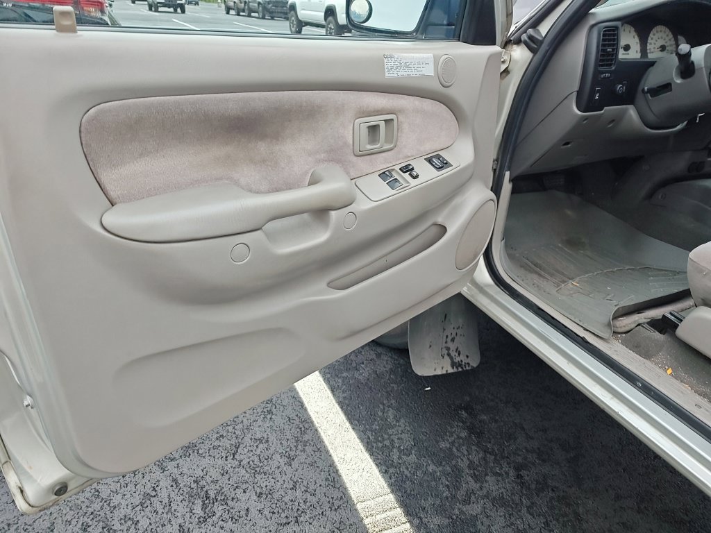 Used 2002 Toyota Tacoma PreRunner RWD image 8