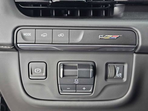 Used 2023 Cadillac Escalade ESV V image 31