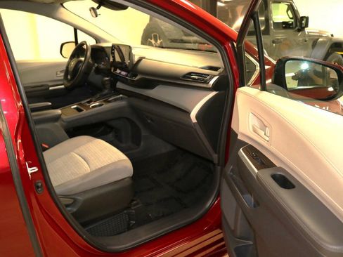 Used 2022 Toyota Sienna LE FWD image 80