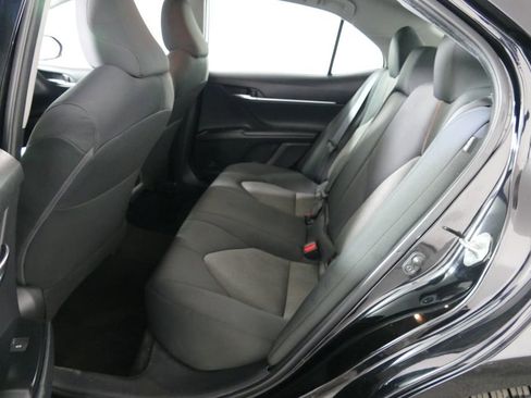 Used 2019 Toyota Camry LE image 3