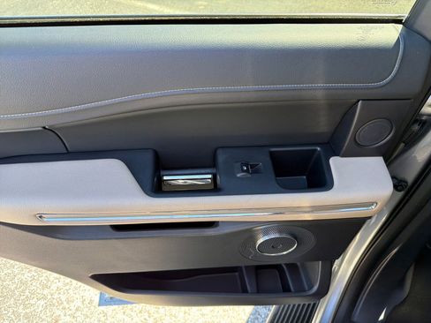 Used 2024 Ford Expedition Limited image 24