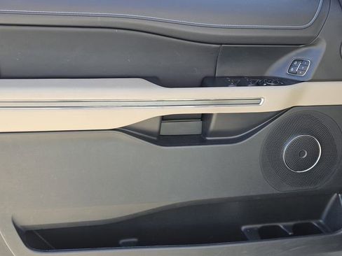 Used 2023 Ford Expedition XLT image 29