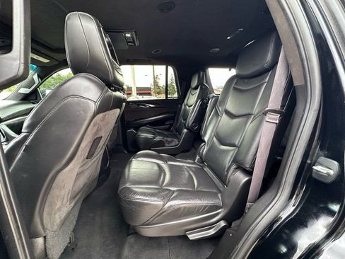 Used 2015 Cadillac Escalade Platinum AWD/4WD image 12