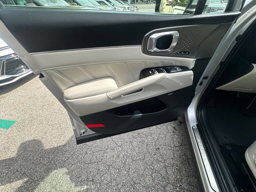 Used 2023 Kia Sorento SX Prestige w/ Panoramic Sunroof Package AWD/4WD image 8