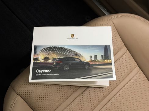 Certified 2023 Porsche Cayenne Platinum Edition image 57