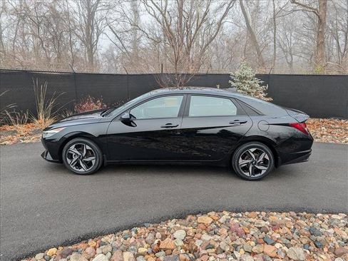 Certified 2023 Hyundai Elantra SEL w/ Convenience Package image 2