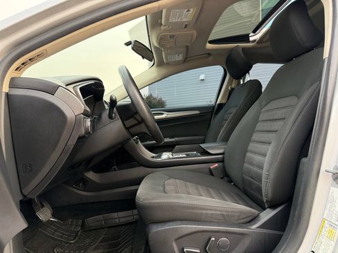 Used 2018 Ford Fusion SE FWD image 14