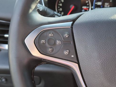 Used 2023 Chevrolet Traverse Premier FWD image 27