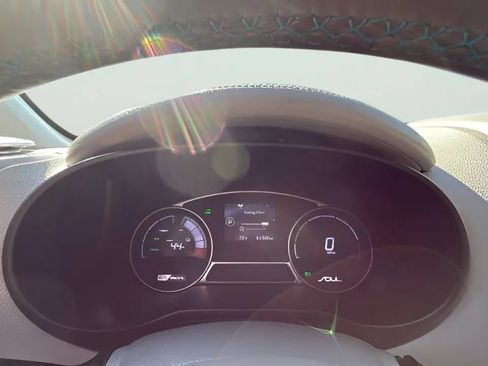 Used 2016 Kia Soul EV + w/ Sun & Fun Package FWD image 24