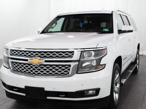 Used 2018 Chevrolet Suburban LT w/ LT Signature Package AWD/4WD image 4