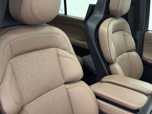 New 2025 Lincoln Navigator Black Label AWD/4WD image 14