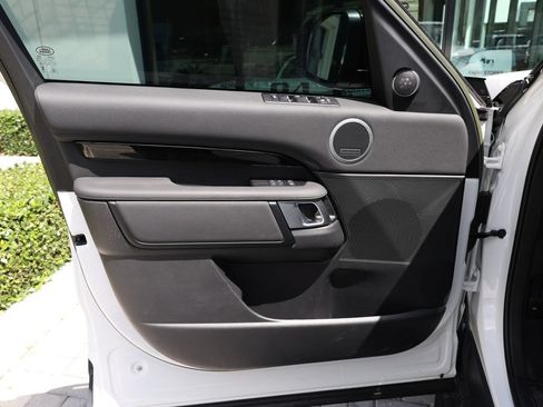 Used 2024 Land Rover Discovery S AWD/4WD image 12