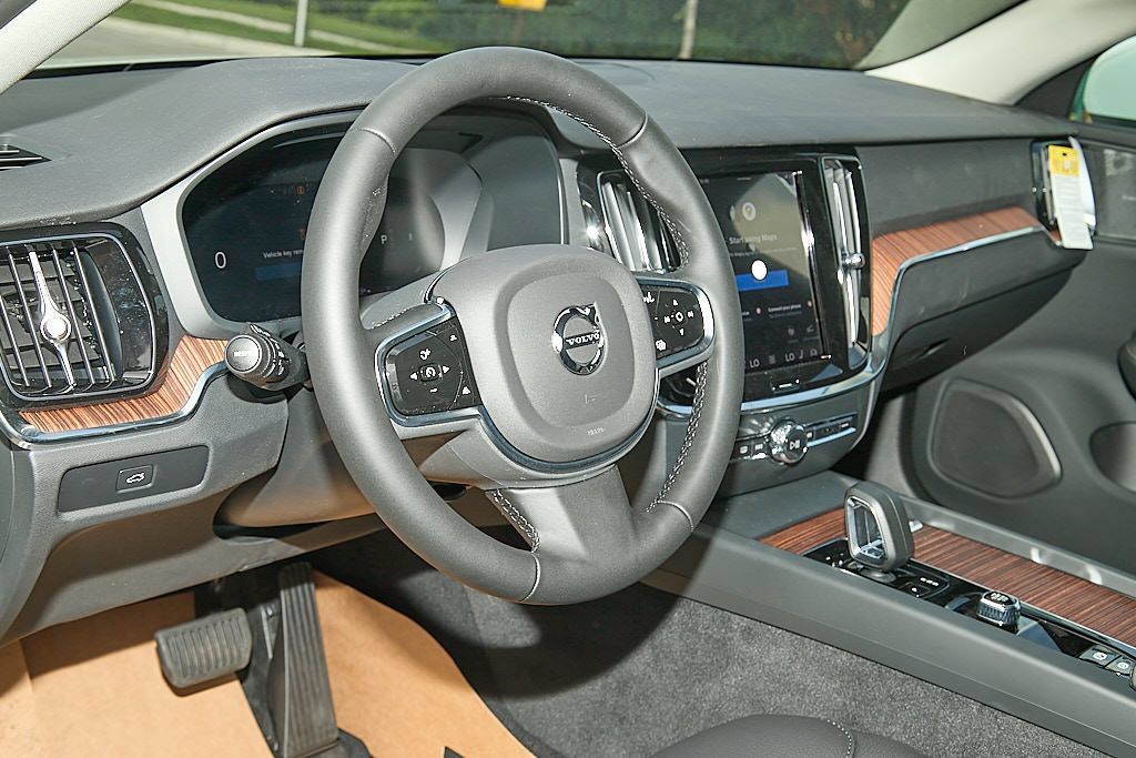 New 2026 Volvo V60 B5 Cross Country Plus w/ Climate Package AWD/4WD image 13